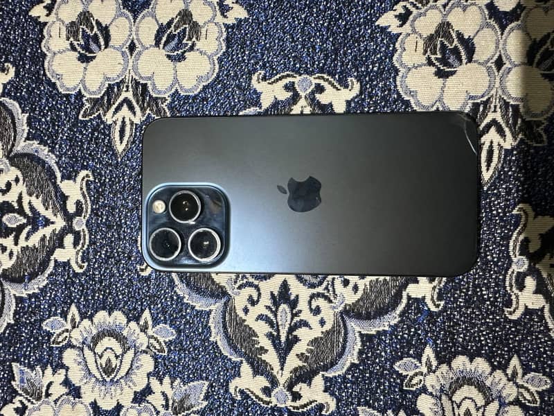 Apple iPhone 15 Pro Max 4