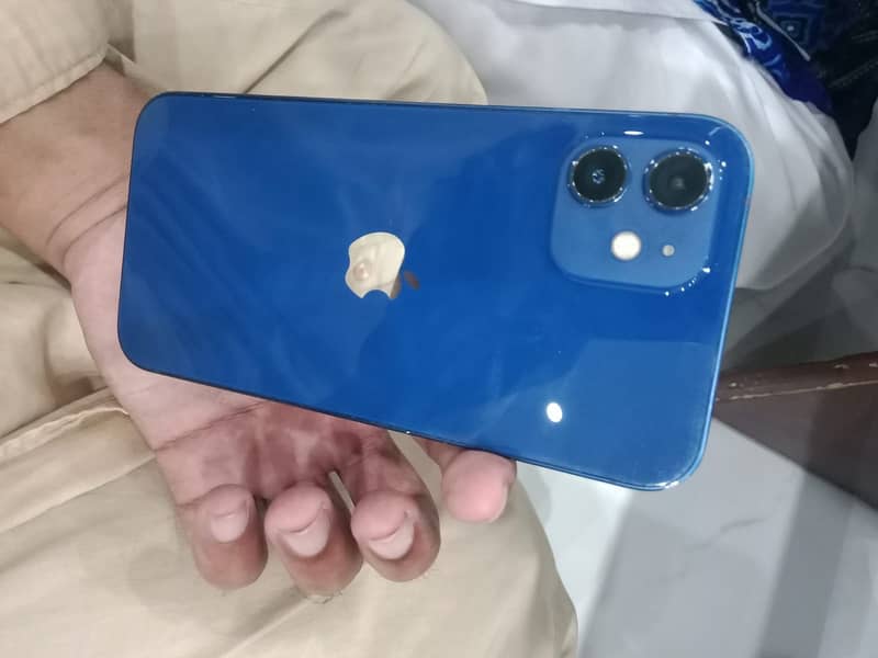 Apple iPhone 12 4