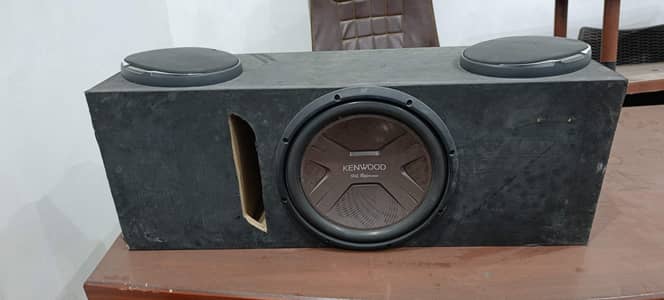 Amplifier speaker with boofer