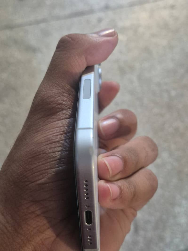 Apple iPhone 15 5