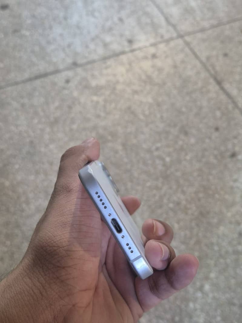 Apple iPhone 15 6