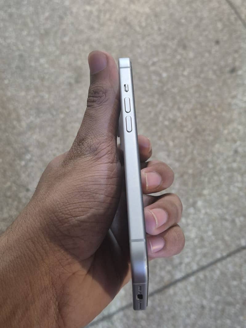Apple iPhone 15 8