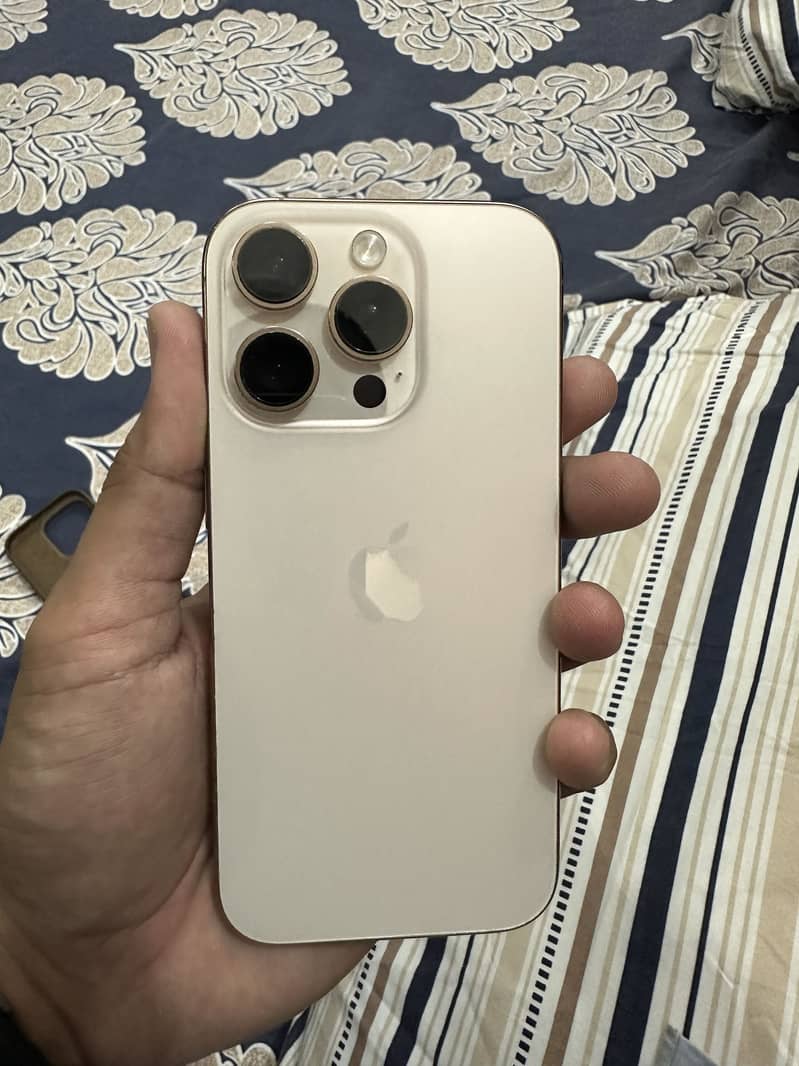 Apple iPhone 16 Pro 0