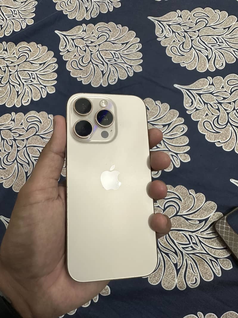 Apple iPhone 16 Pro 2