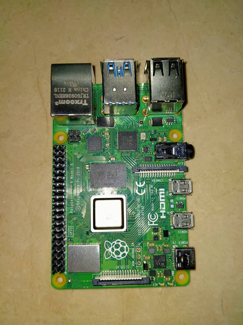 Raspberry pi 4 Model B (4 GB) 0
