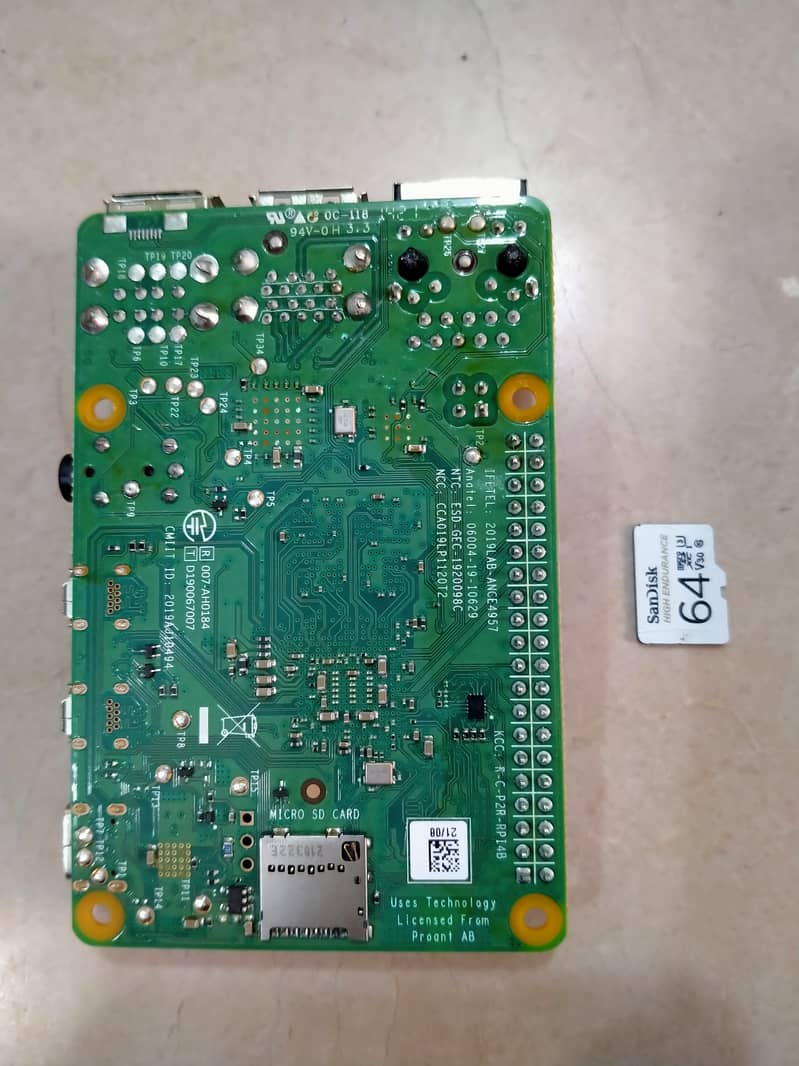 Raspberry pi 4 Model B (4 GB) 1
