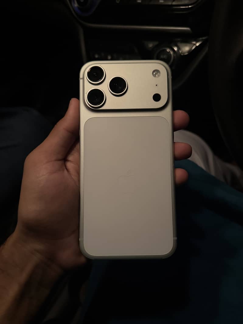 Apple iPhone 17 Pro Max 5