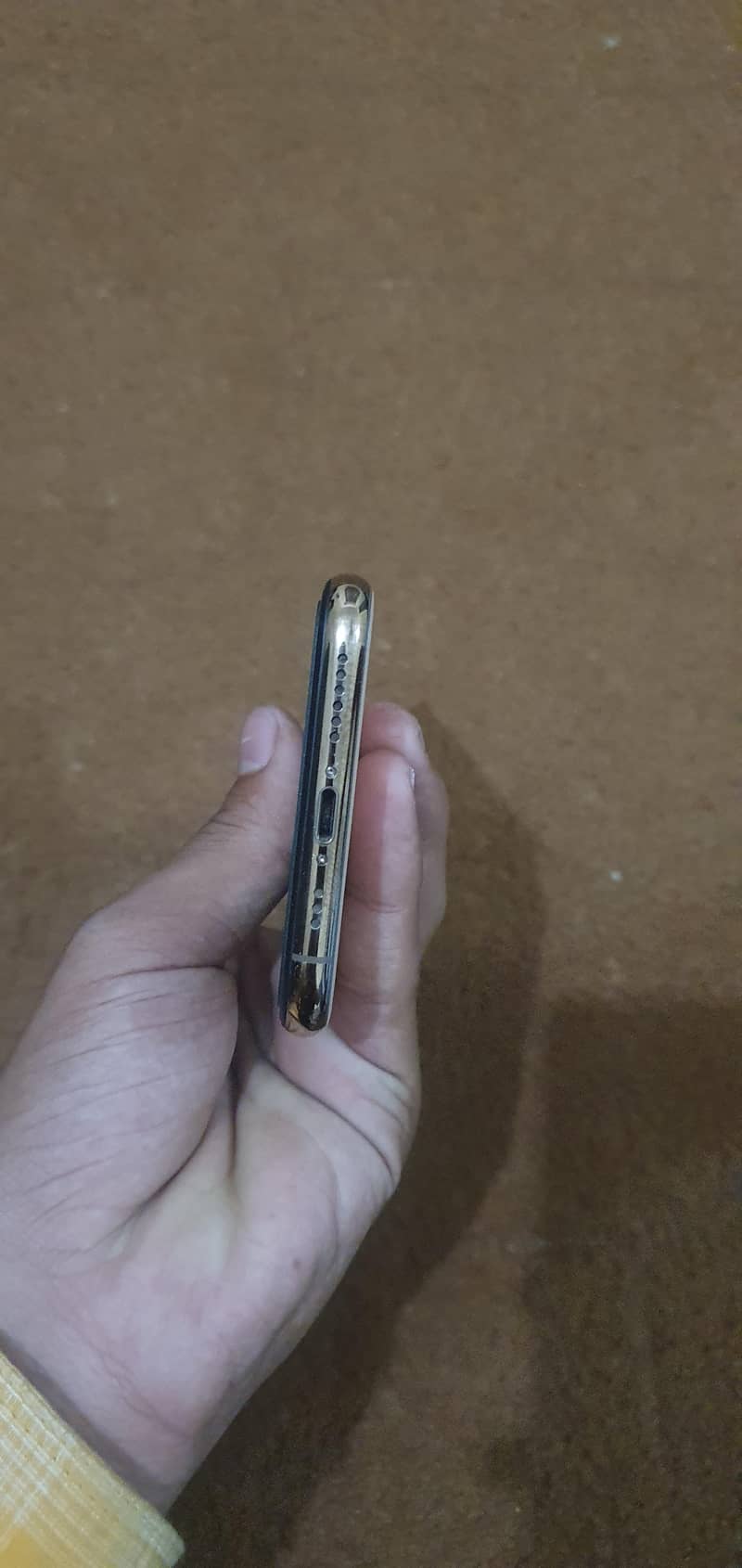 Apple iPhone XS 5