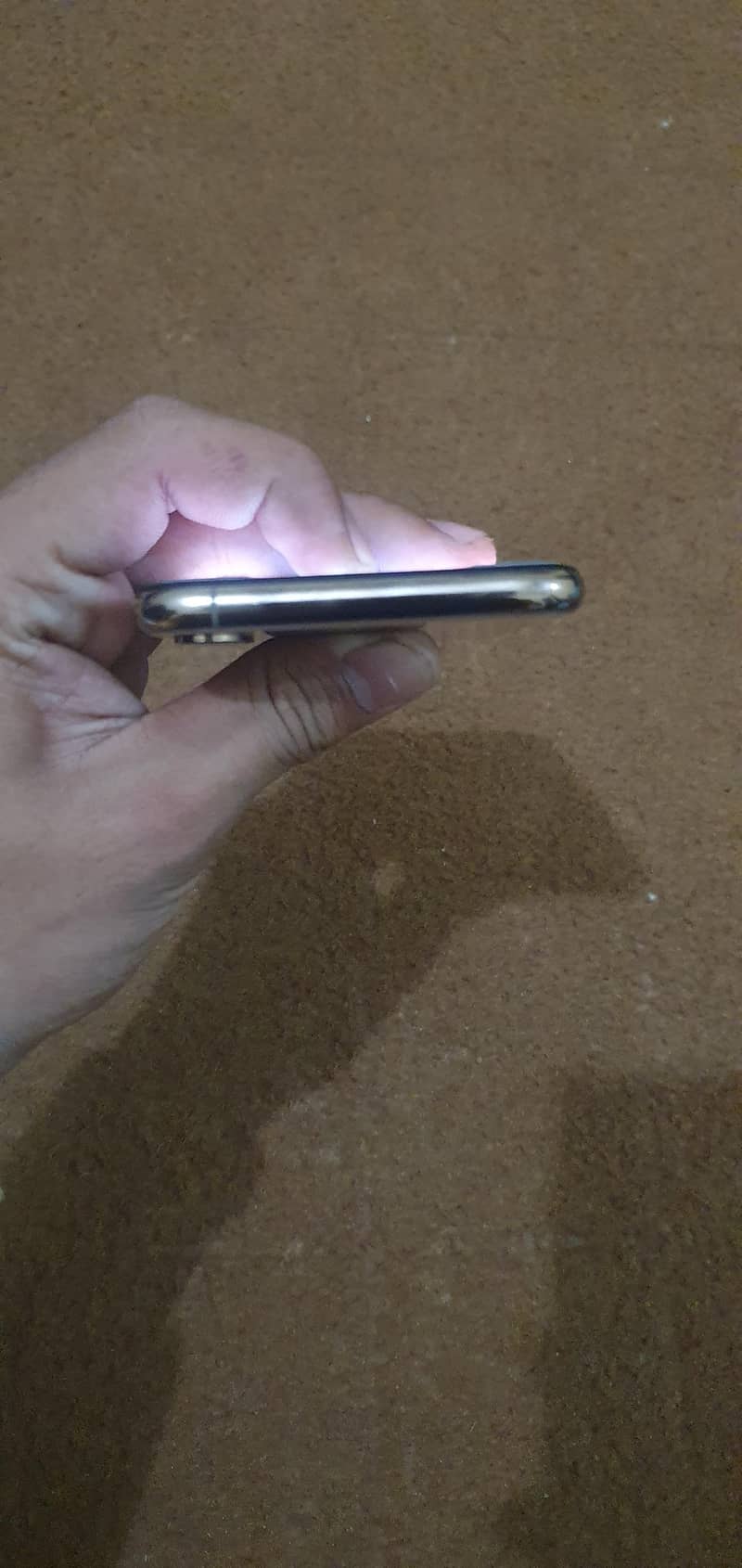 Apple iPhone XS 7