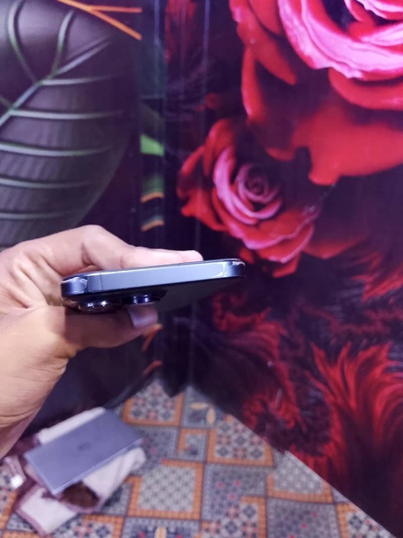 Apple iPhone 15 Pro Max 4