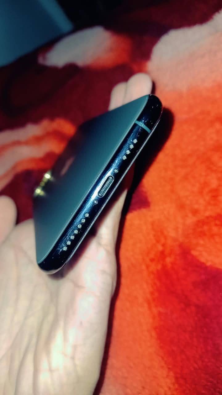 Apple iPhone 11 Pro Max 4