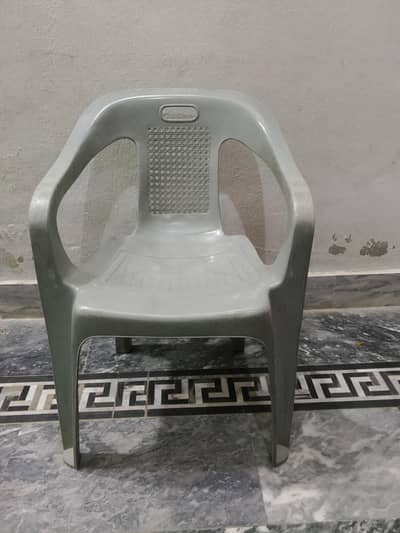 6 Plastic Chairs Set For Sale - Strong Full Size - Good Condition