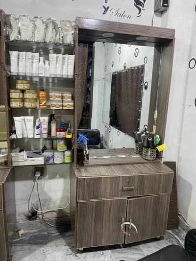 Saloon dressing table