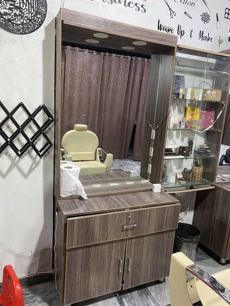 Saloon dressing table 2