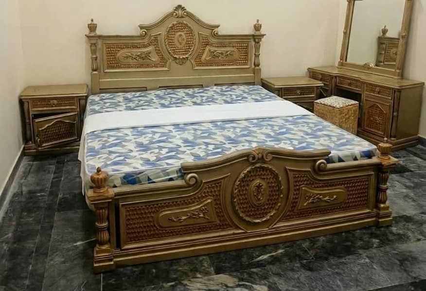 Bed Set & Dressing Table 0