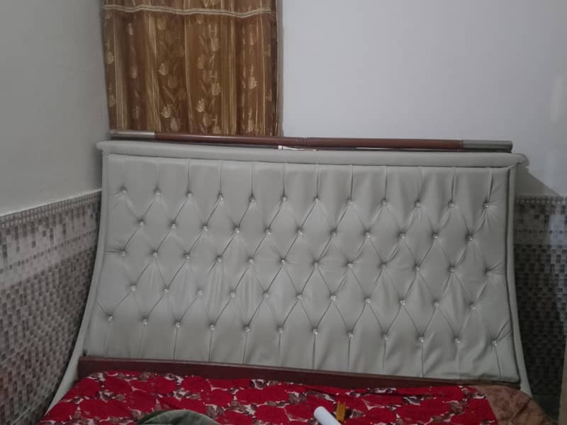 Bed queen 0