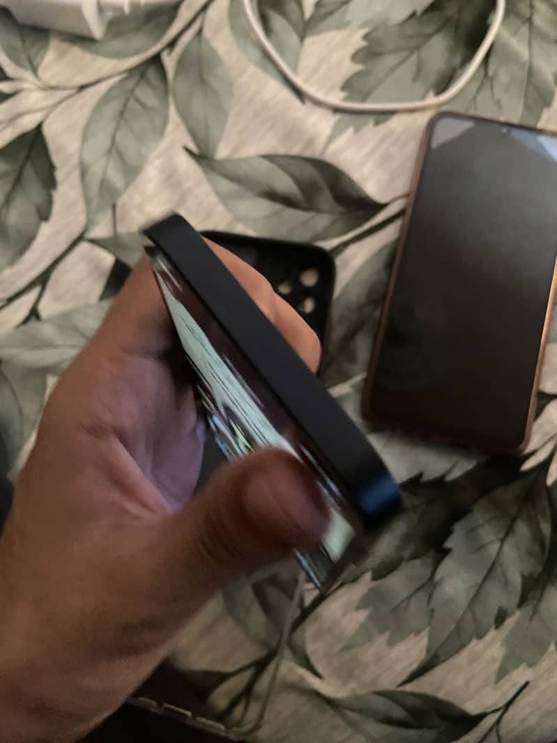 Apple iPhone 12 0