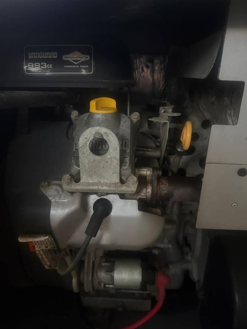 BRIGGS & STRATTON  gENERATOR 1