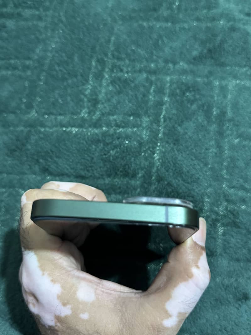 Apple iPhone 13 5