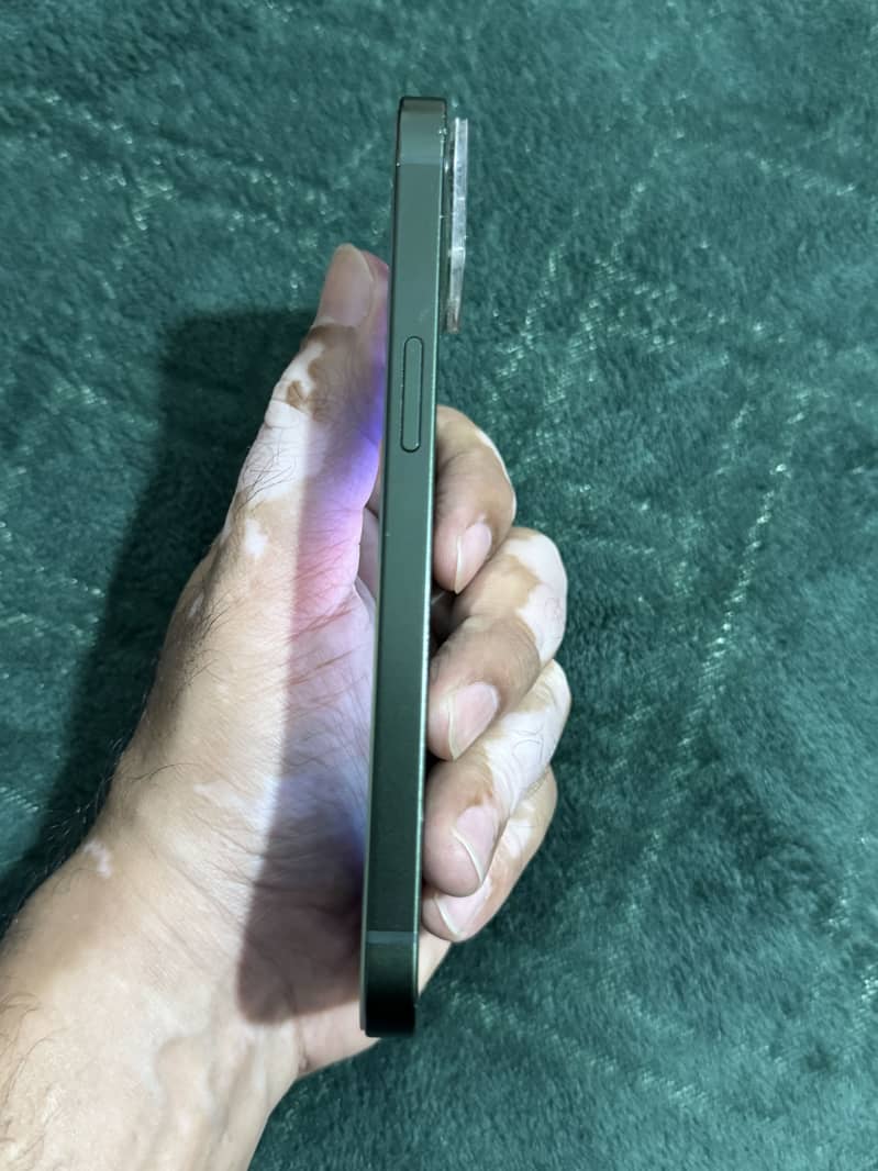 Apple iPhone 13 6