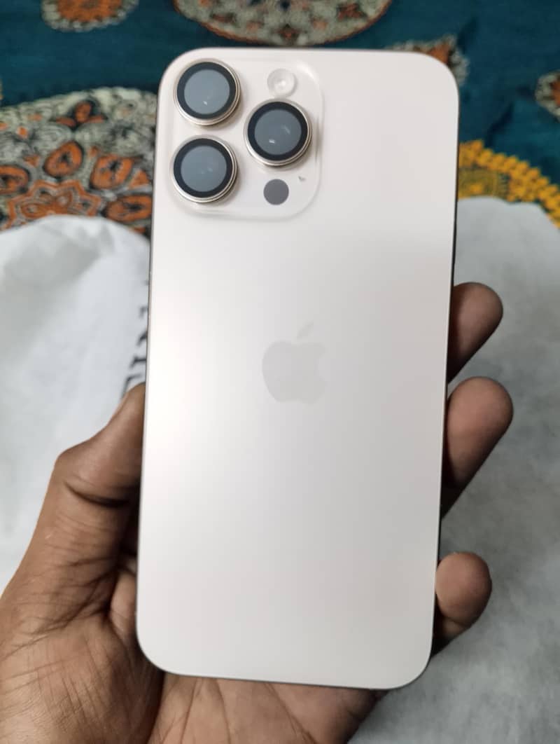 Apple iPhone 16 Pro Max 0