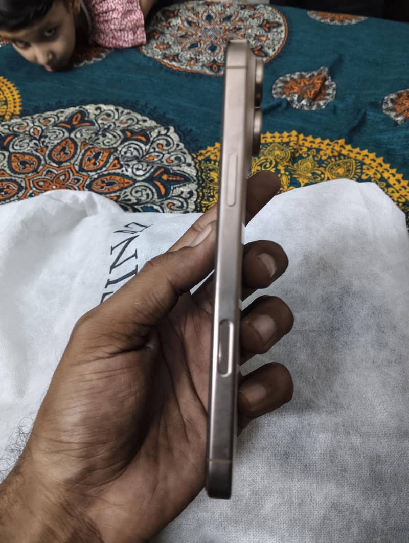 Apple iPhone 16 Pro Max 2
