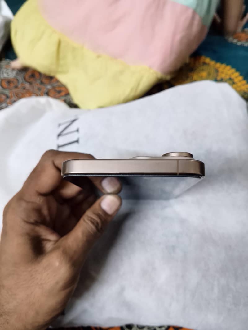 Apple iPhone 16 Pro Max 6