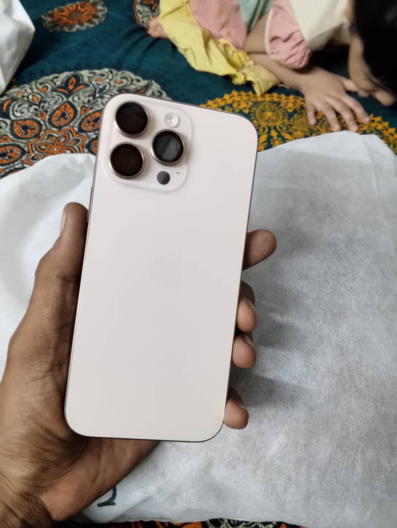 Apple iPhone 16 Pro Max 8
