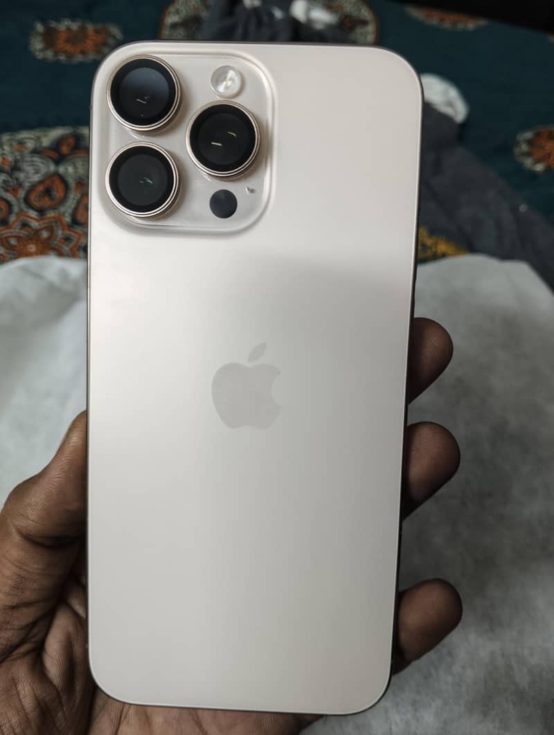 Apple iPhone 16 Pro Max 10