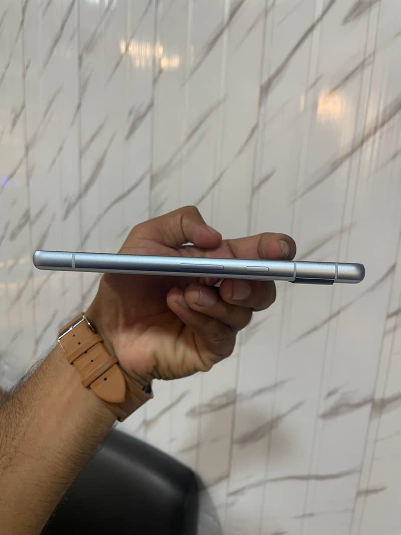 Google Pixel 7a 4