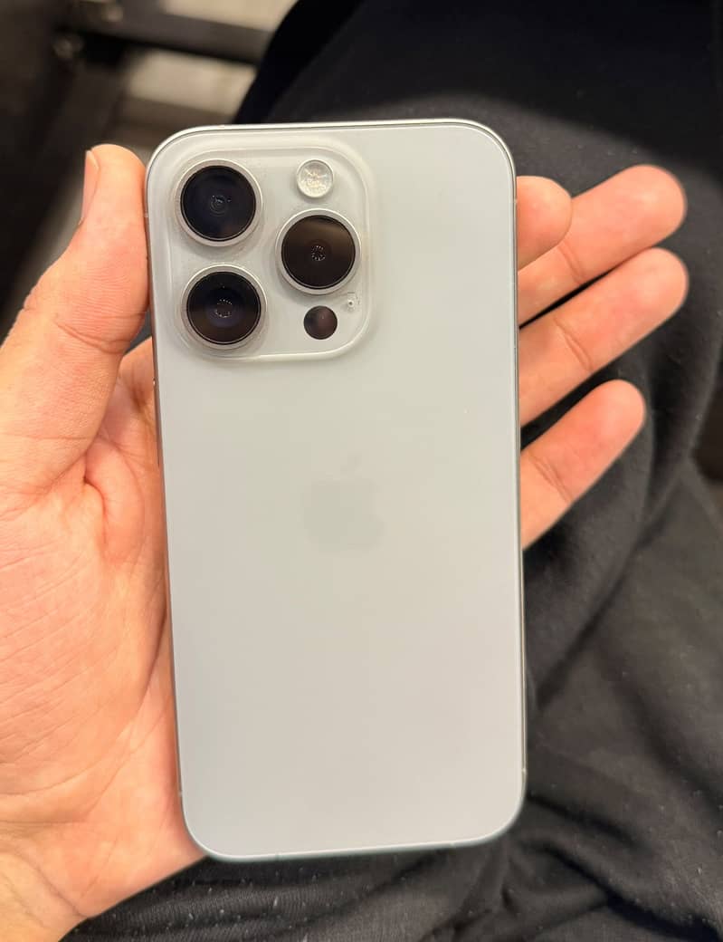 Apple iPhone 15 Pro 0