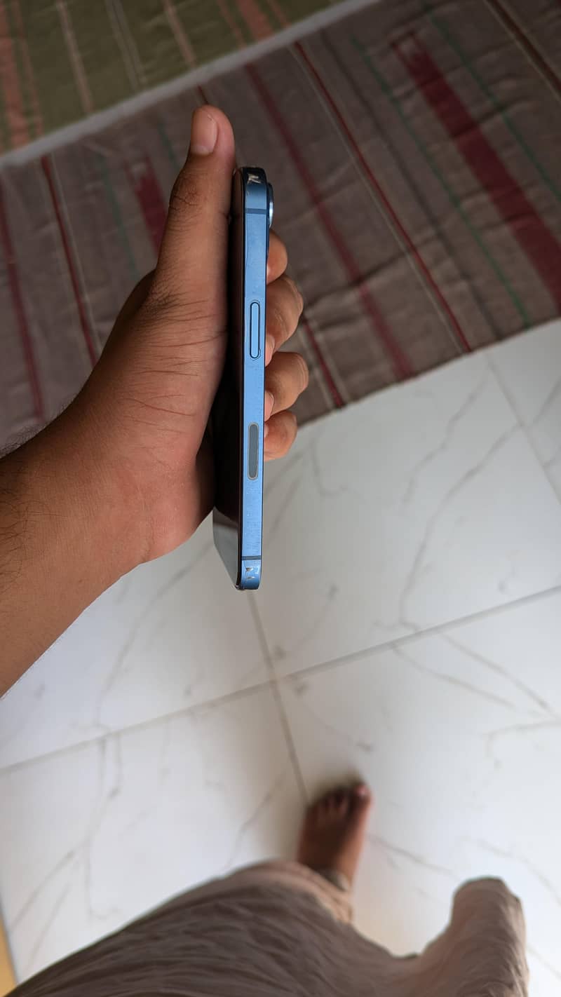 Apple iPhone 13 3