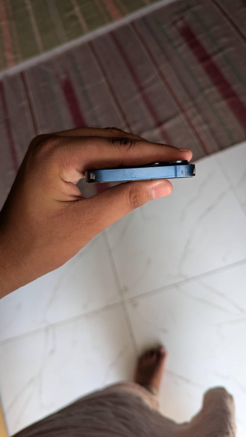 Apple iPhone 13 4