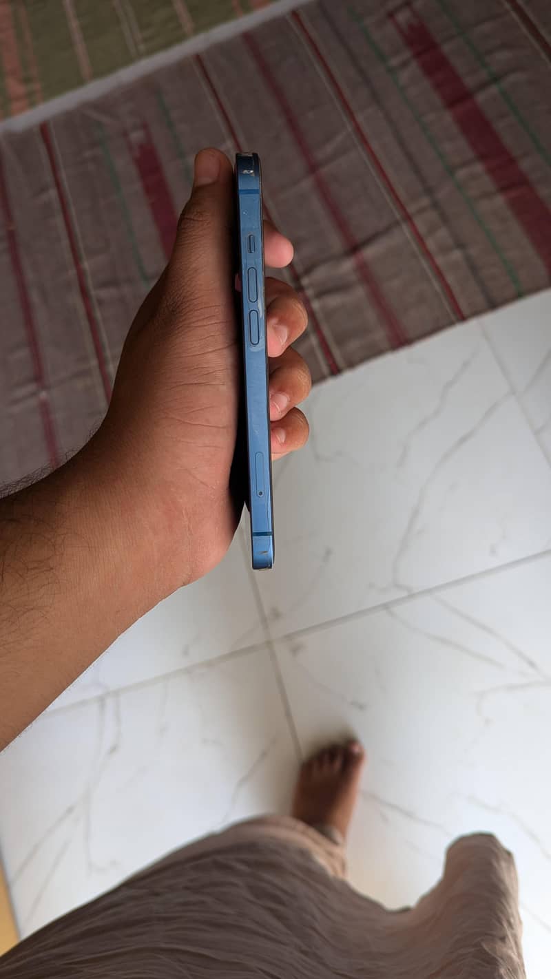 Apple iPhone 13 5