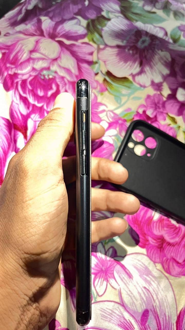 Apple iPhone 11 Pro 3