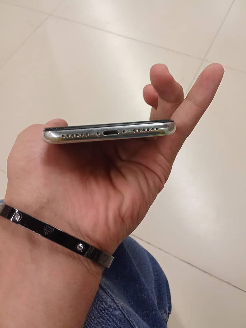 Apple iPhone X 3