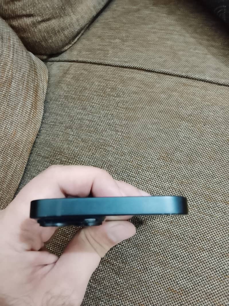 iPhone 14 3