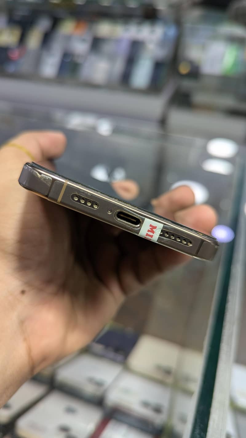 Apple iPhone 16 Pro Max 3
