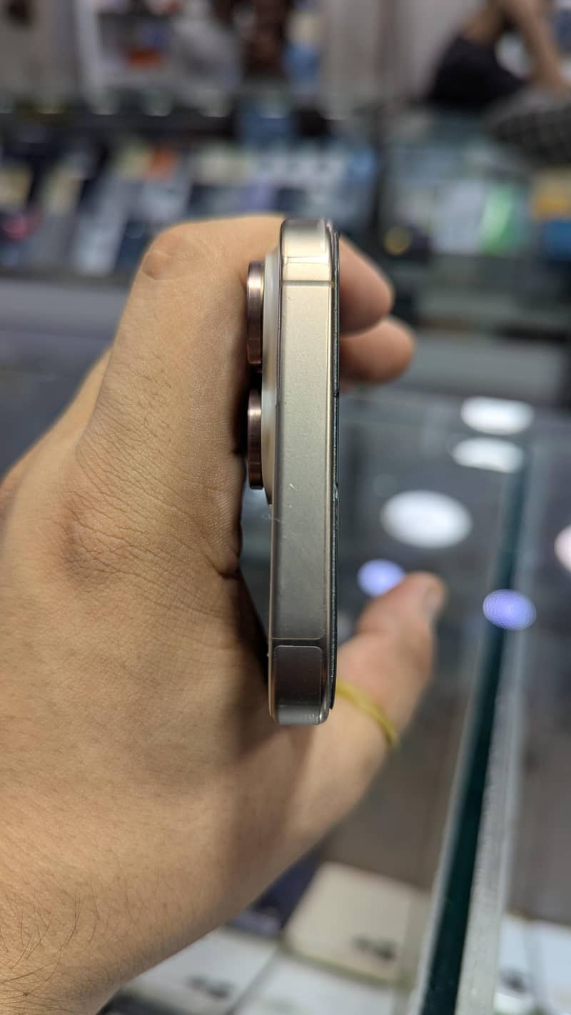 Apple iPhone 16 Pro Max 4