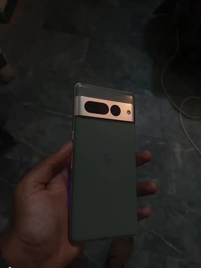 Google Pixel 7 Pro only lines