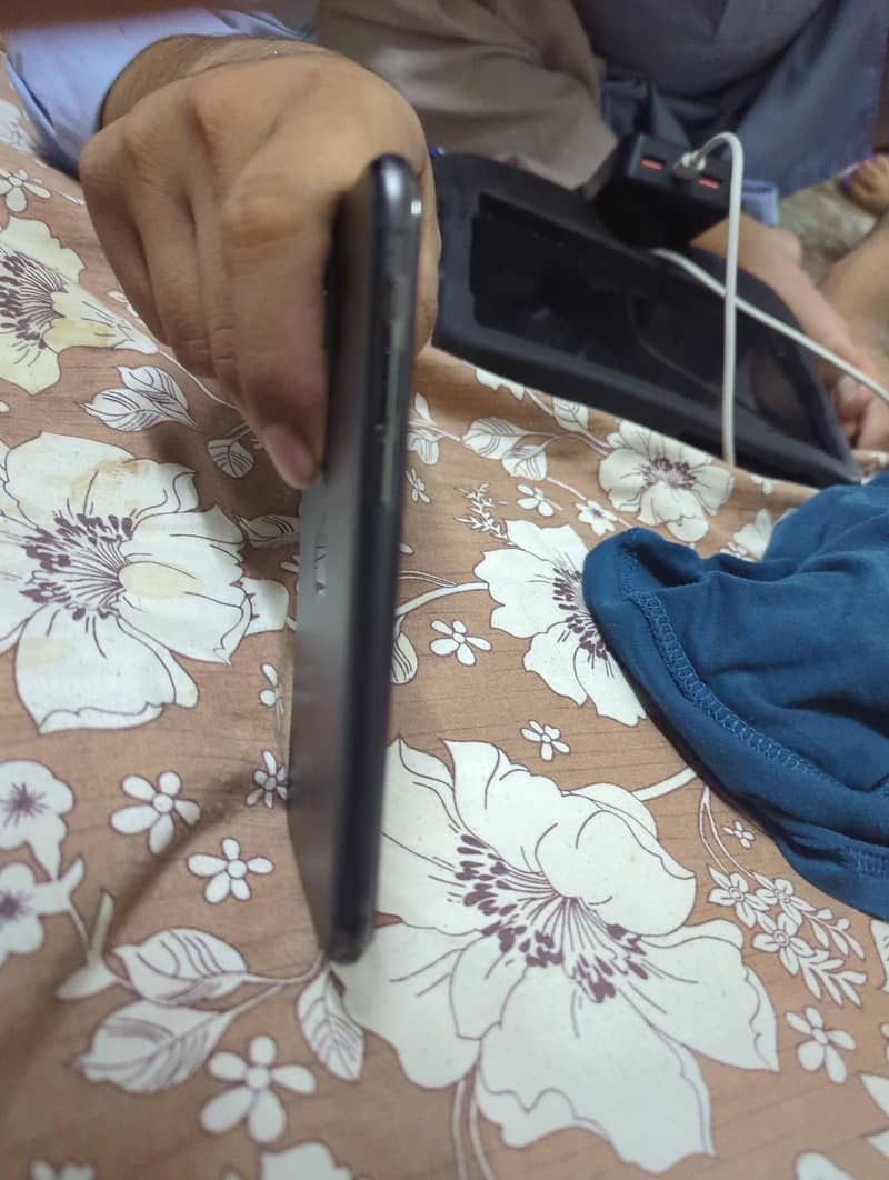 Apple iPhone 11 Pro 3