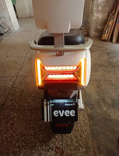 Evee C1 scooty electric 2023 model urgent for sale