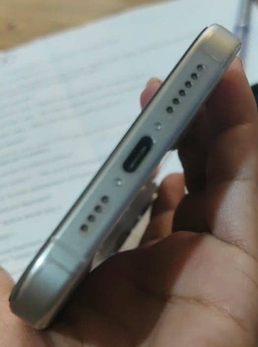 Apple iPhone 15 Pro Max 3