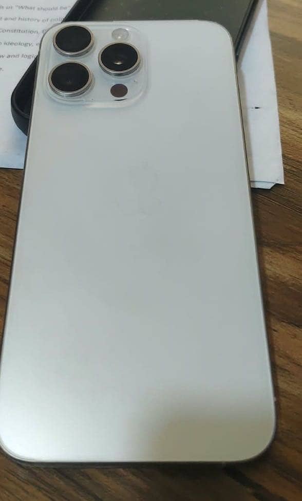 Apple iPhone 15 Pro Max 4