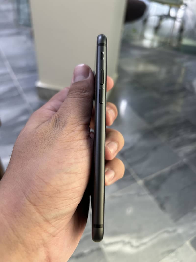 Apple iPhone 8 1