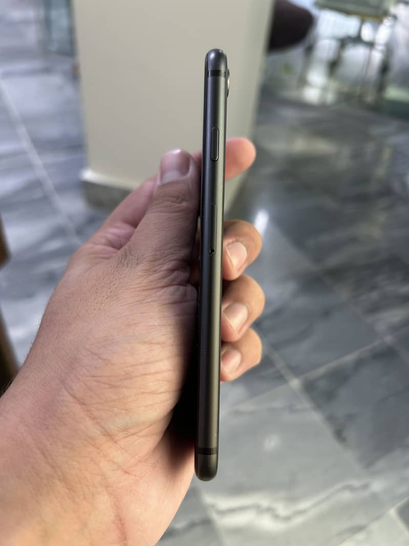 Apple iPhone 8 3