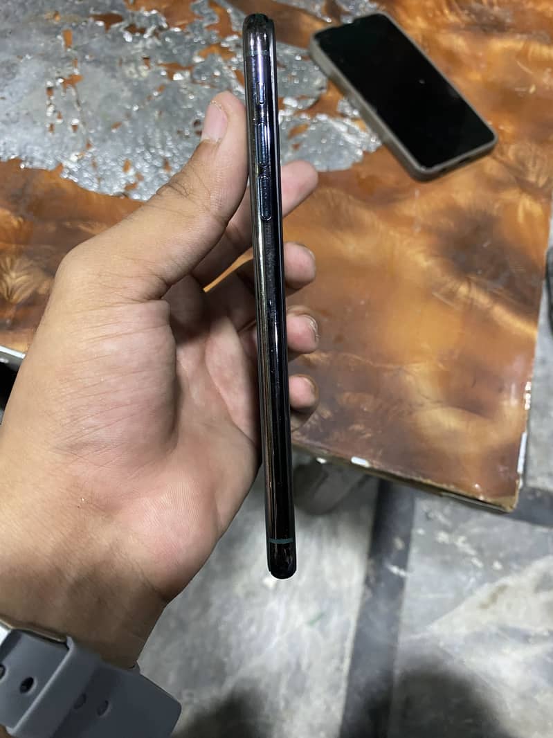 Apple iPhone 11 Pro Max 3
