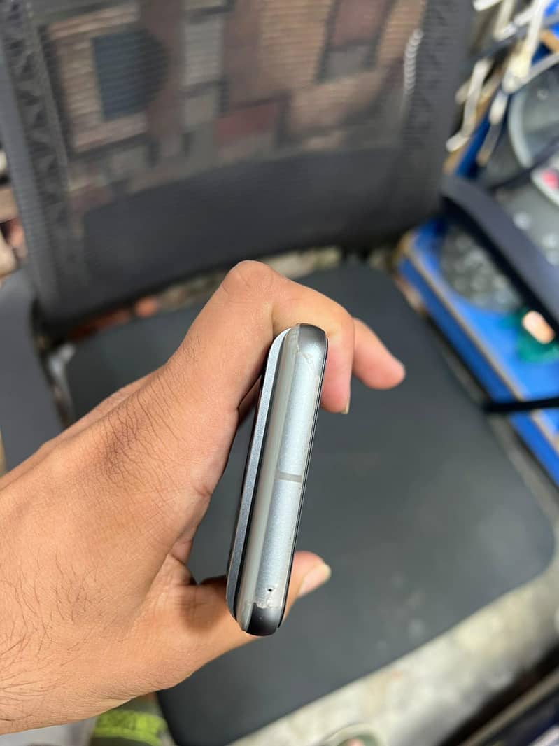 Google Pixel 8 4
