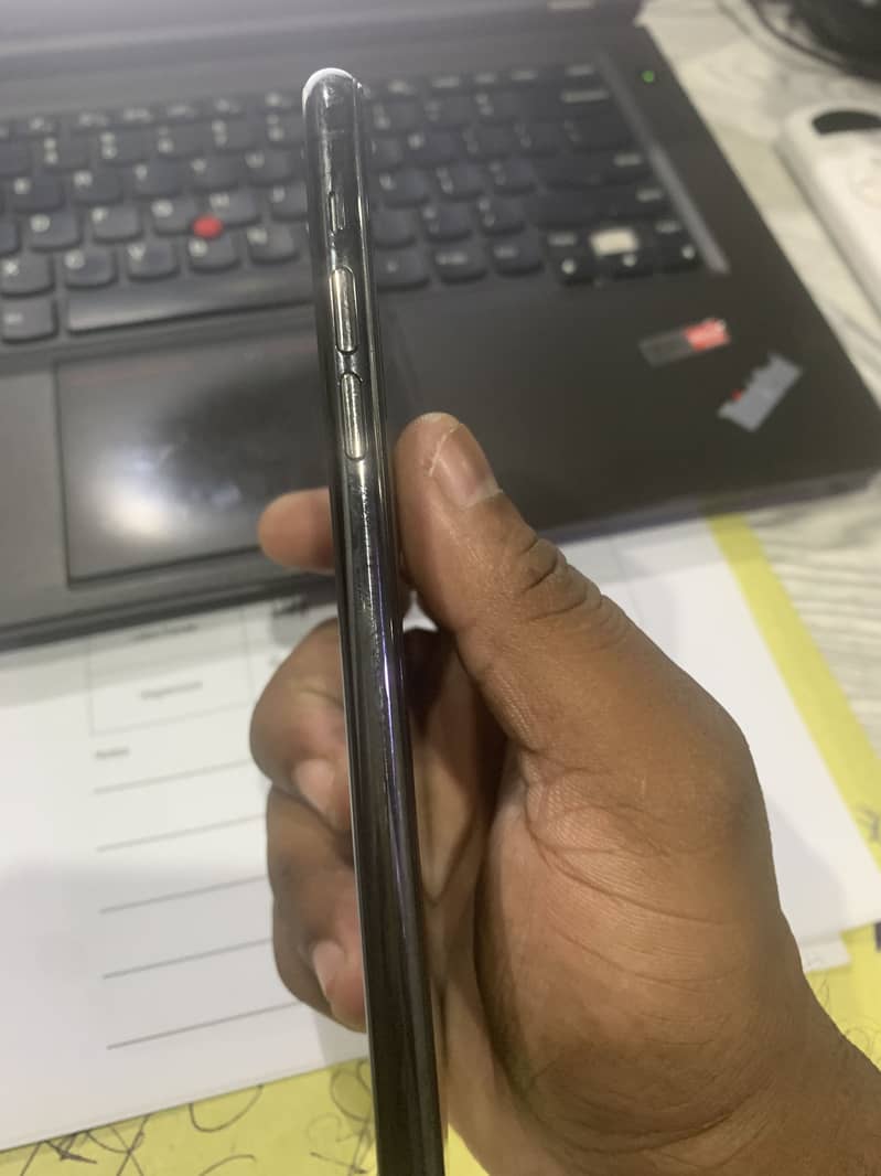 Apple iPhone 11 Pro Max Sim active 1