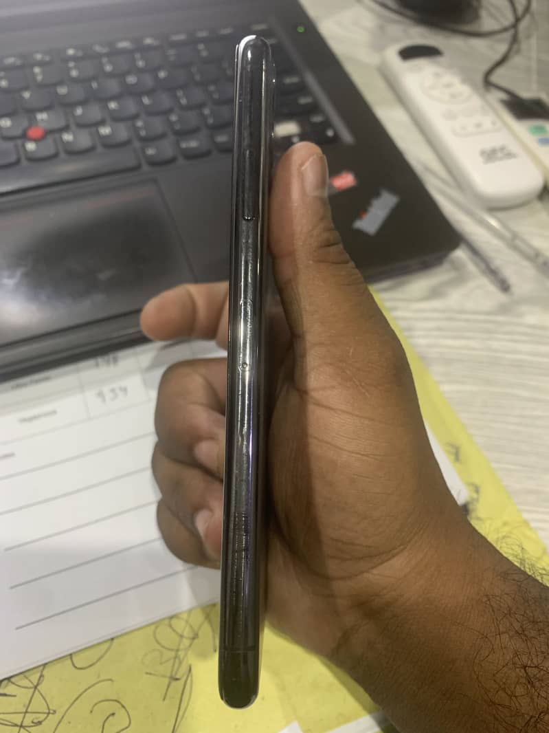 Apple iPhone 11 Pro Max Sim active 3